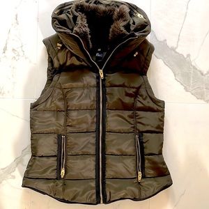 H&M puffer vest size S